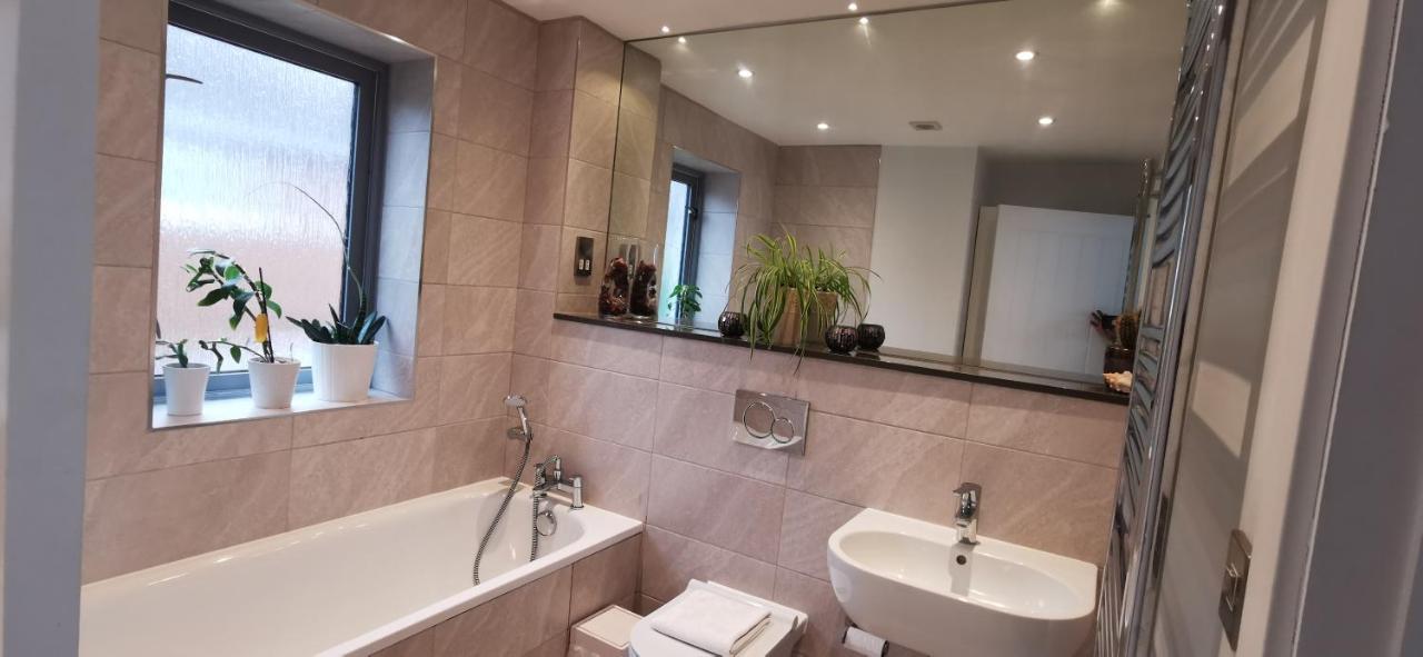 Modern City Centre House With Free Parking Canterbury Exterior foto