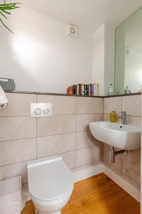 Modern City Centre House With Free Parking Canterbury Exterior foto