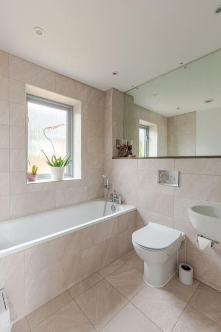 Modern City Centre House With Free Parking Canterbury Exterior foto