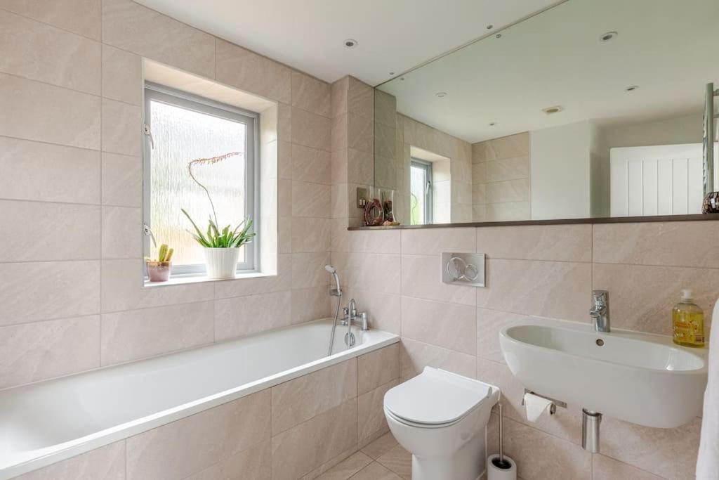 Modern City Centre House With Free Parking Canterbury Exterior foto